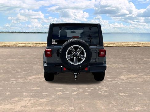 Used 2020 Jeep Wrangler Unlimited Sahara w/ LED Lighting Group AWD/4WD image 12