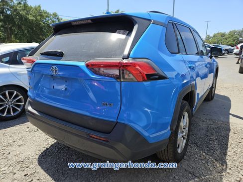 Used 2021 Toyota RAV4 XLE image 6