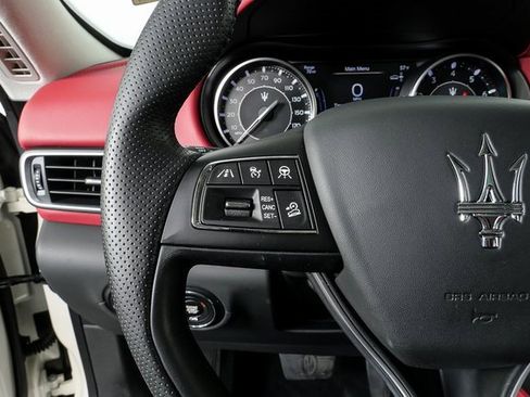 Certified 2022 Maserati Levante Modena image 10