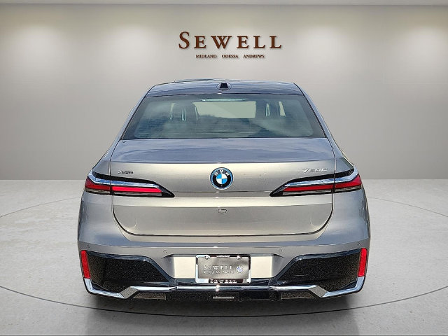 Used 2026 BMW 750e xDrive w/ Premium Package AWD/4WD image 4