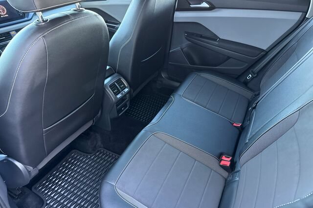 Certified 2022 Volkswagen Taos SE AWD/4WD image 12