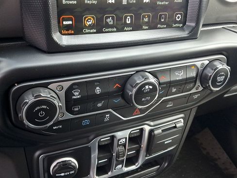 Used 2023 Jeep Wrangler Unlimited w/ Sun & Screen Package AWD/4WD image 16