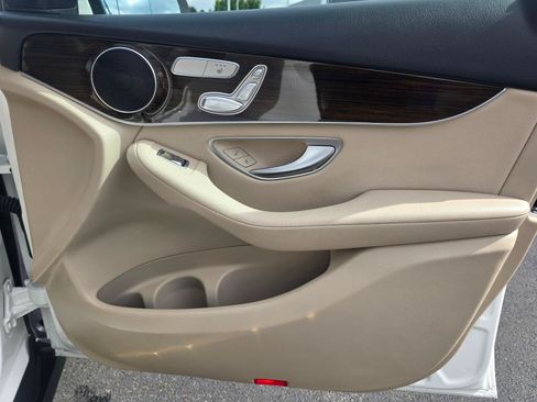 Used 2021 Mercedes-Benz GLC 300 4MATIC image 26