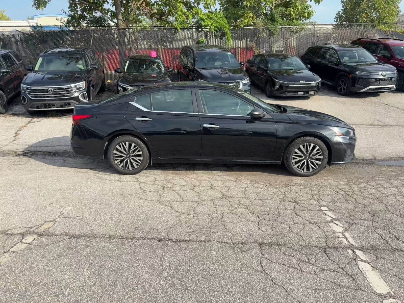 Used 2025 Nissan Altima 2.5 SV FWD image 15