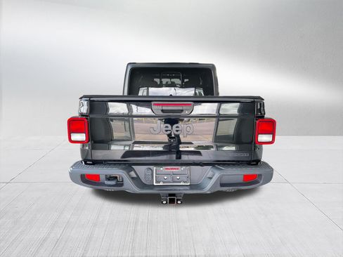Used 2020 Jeep Gladiator Sport w/ Technology Group AWD/4WD image 5