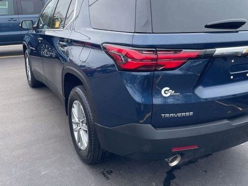 Used 2023 Chevrolet Traverse LT image 2