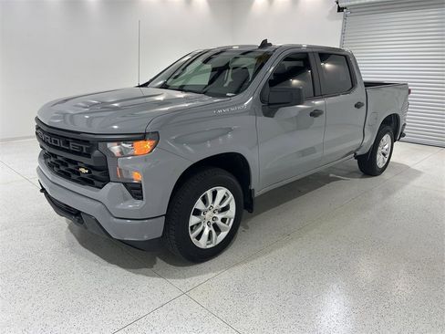 Used 2025 Chevrolet Silverado 1500 Custom image 4