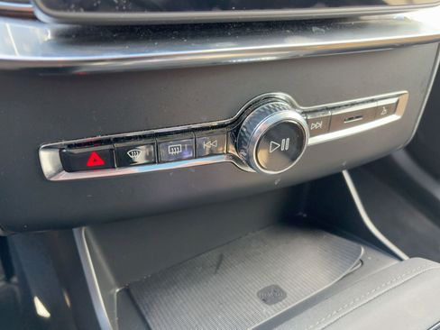 Certified 2025 Volvo XC90 B6 Plus image 19