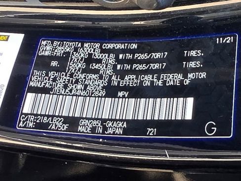 Used 2022 Toyota 4Runner SR5 Premium w/ Moonroof Package AWD/4WD image 35