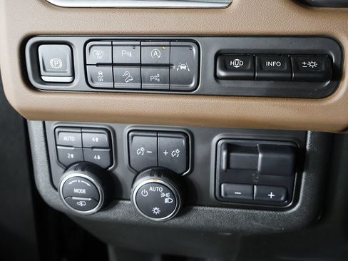 Used 2024 Chevrolet Suburban High Country w/ Advanced Technology Package AWD/4WD image 47