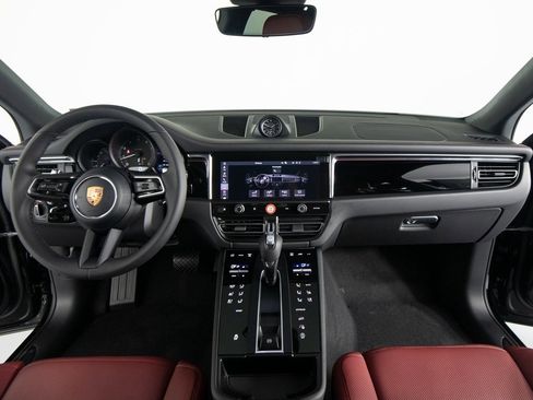 New 2026 Porsche Macan image 32
