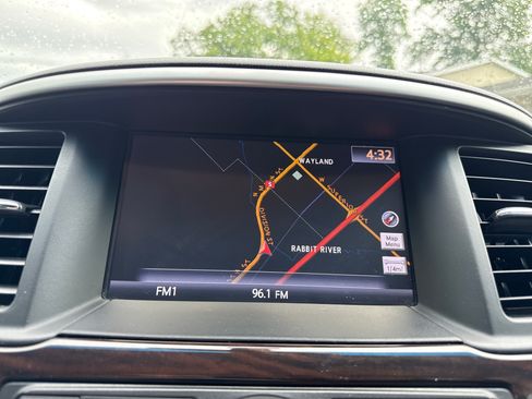 Used 2014 Nissan Pathfinder Platinum FWD image 4