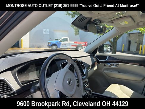 Used 2016 Volvo XC90 T6 Momentum w/ Momentum Plus Package AWD/4WD image 3