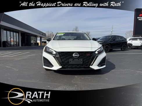Used 2024 Nissan Altima 2.5 SR image 3