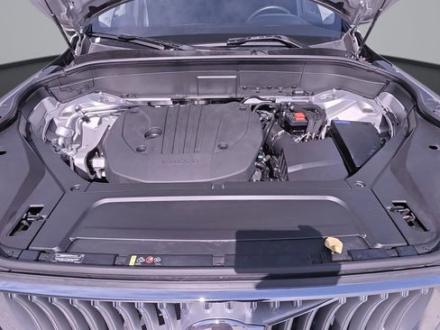 Used 2025 Volvo XC90 B5 Core AWD/4WD image 35