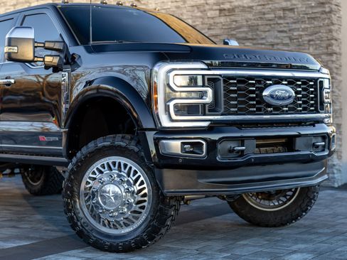 Used 2024 Ford F450 Platinum w/ FX4 Off-Road Package image 2