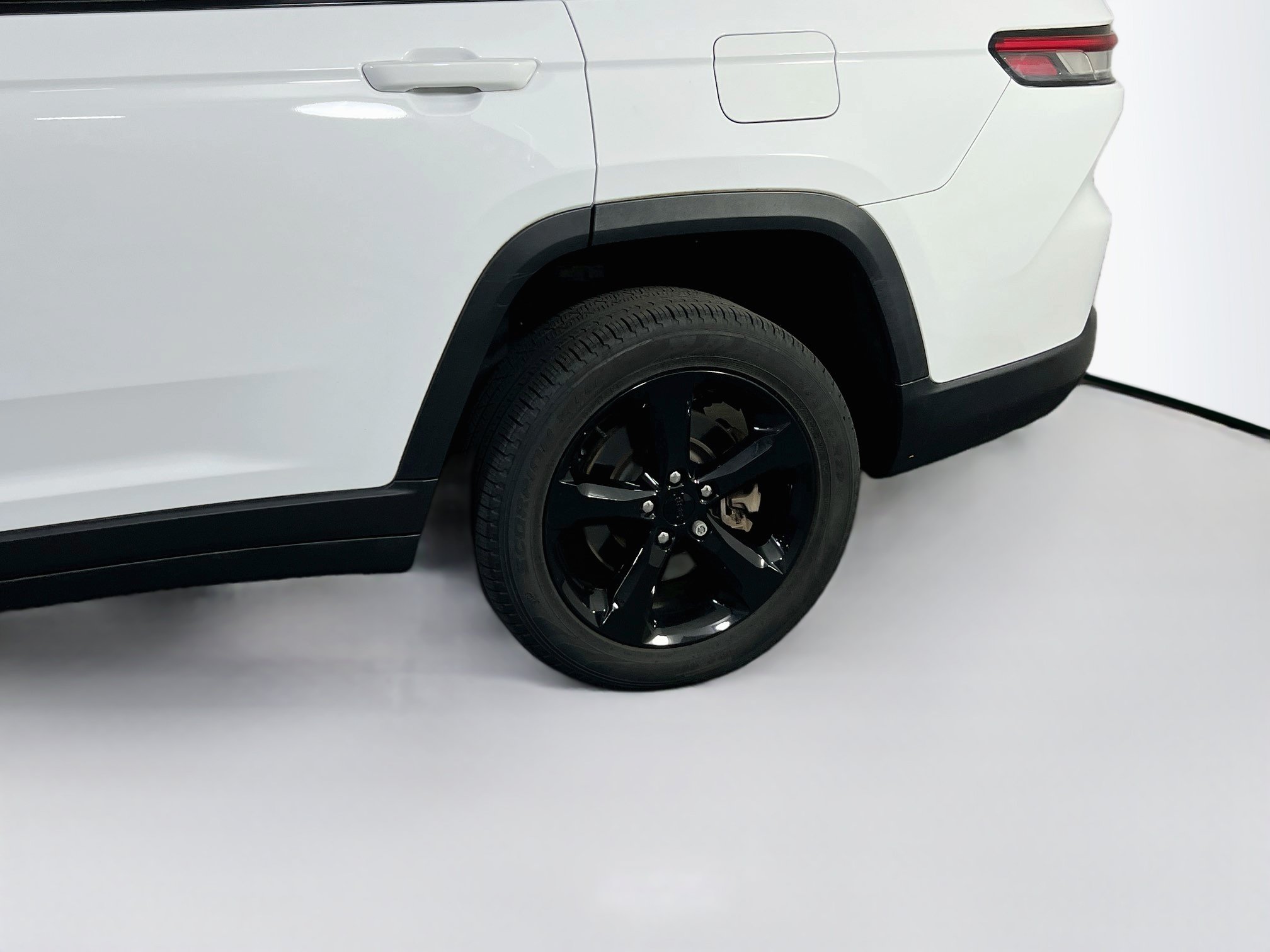 Used 2023 Jeep Grand Cherokee L Limited w/ Black Appearance Package AWD/4WD image 31