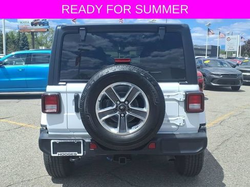 Used 2022 Jeep Wrangler Unlimited Sahara AWD/4WD image 6