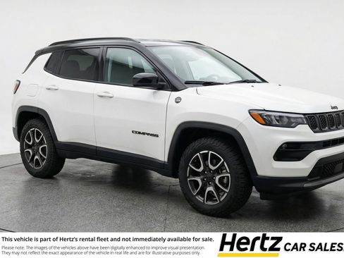 Used 2025 Jeep Compass Trailhawk image 1