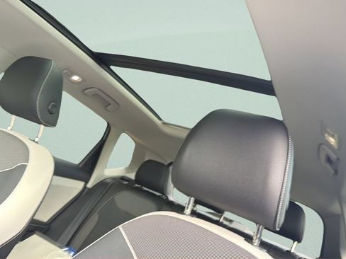 New 2026 Volkswagen Taos SE FWD image 17