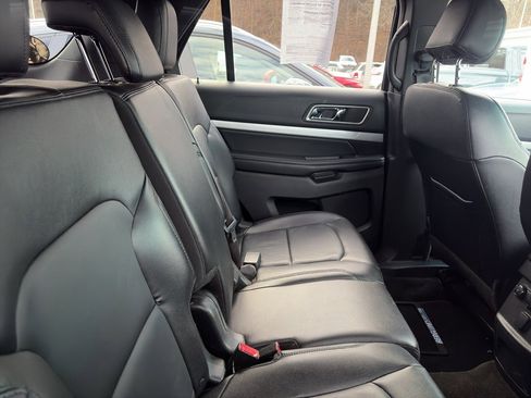 Used 2016 Ford Explorer XLT w/ Equipment Group 202A image 3