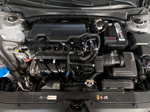 Used 2024 Hyundai Elantra SEL FWD image 9