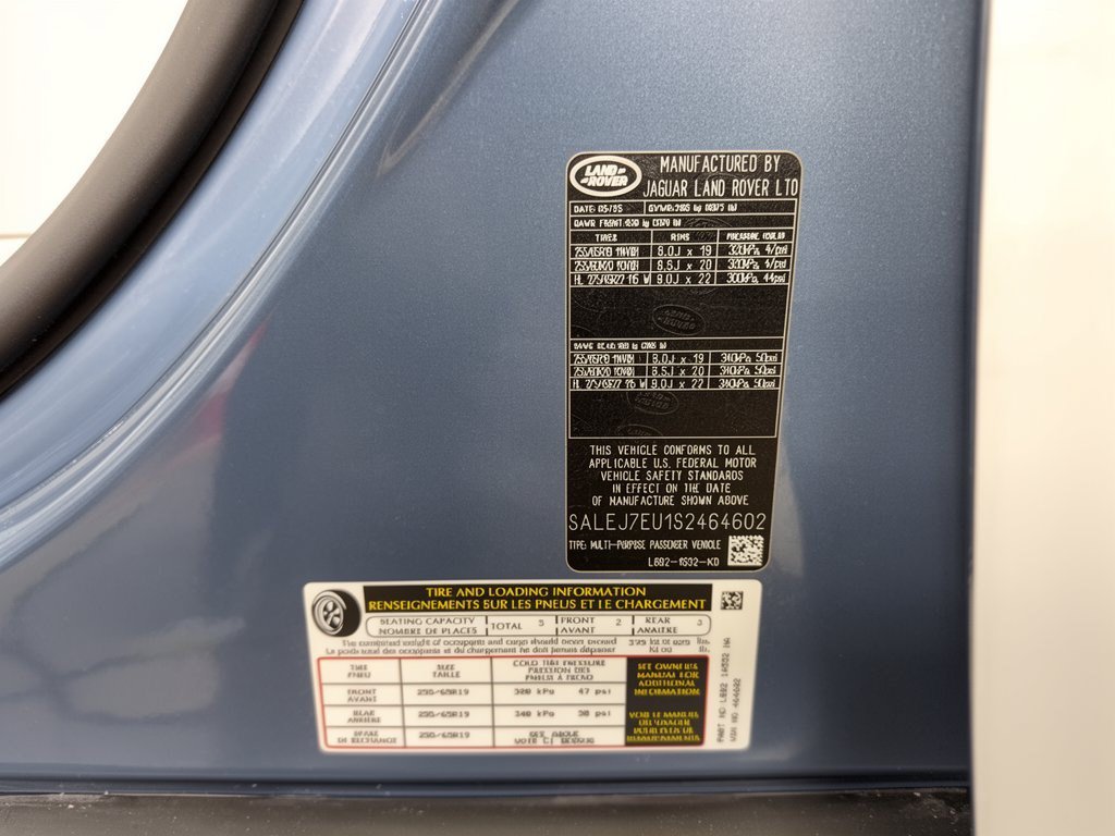 Certified 2025 Land Rover Defender 110 S AWD/4WD image 32