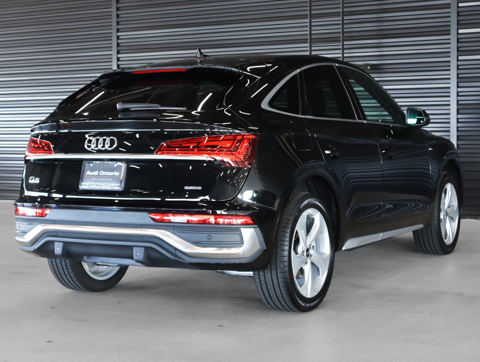 Used 2025 Audi Q5 2.0T Premium Plus w/ Premium Plus Package AWD/4WD image 16
