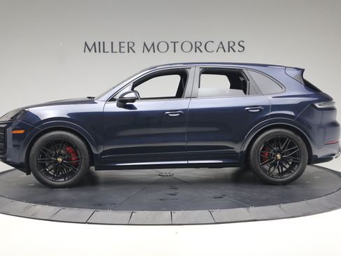 Used 2024 Porsche Cayenne S AWD/4WD image 3