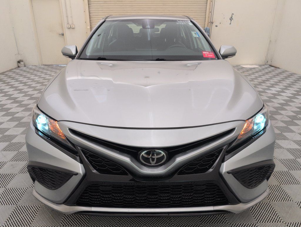 Used 2024 Toyota Camry SE FWD image 9