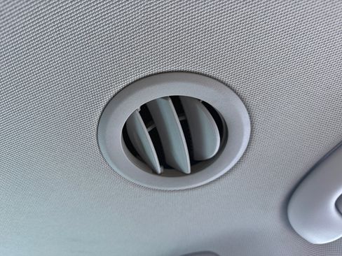 Used 2016 Kia Sedona SX Limited image 32