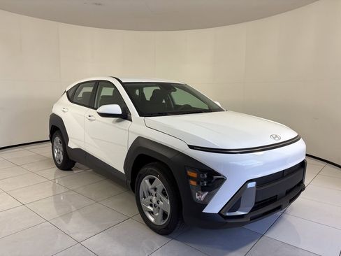 New 2026 Hyundai Kona SE image 7