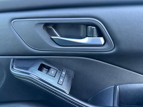 Used 2025 Nissan Rogue SV image 21