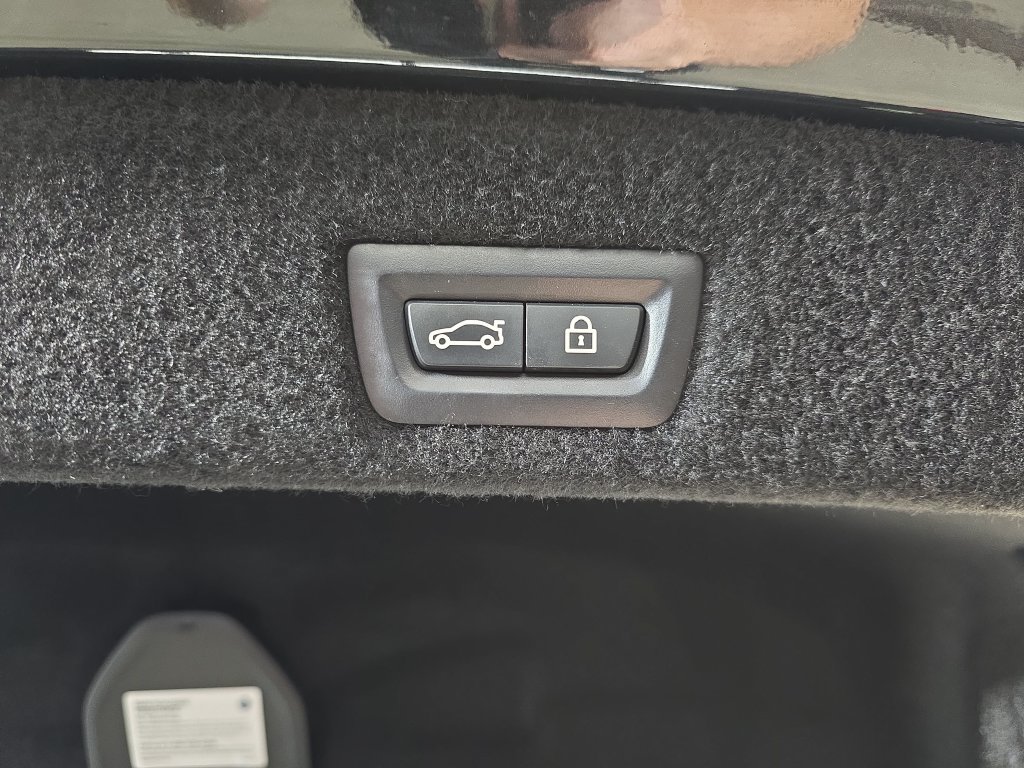 Used 2021 BMW 740i xDrive AWD/4WD image 16