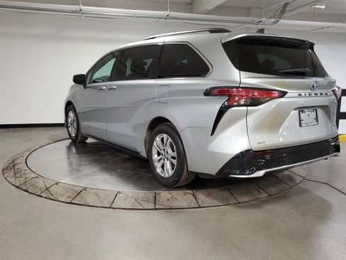 Used 2021 Toyota Sienna XSE w/ XSE Plus Package image 6