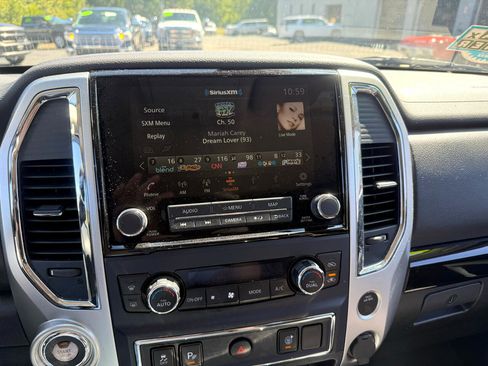 Used 2021 Nissan Titan SV w/ SV Convenience Package image 28