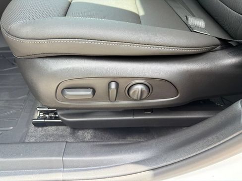 New 2026 Chevrolet Trax ACTIV w/ Sunroof Package FWD image 19