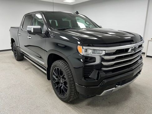 Used 2023 Chevrolet Silverado 1500 High Country w/ High Country Premium Package AWD/4WD image 2