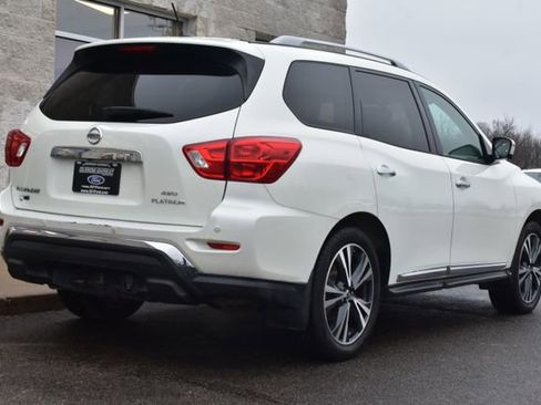 Used 2017 Nissan Pathfinder Platinum w/ Family Entertainment Package AWD/4WD image 15