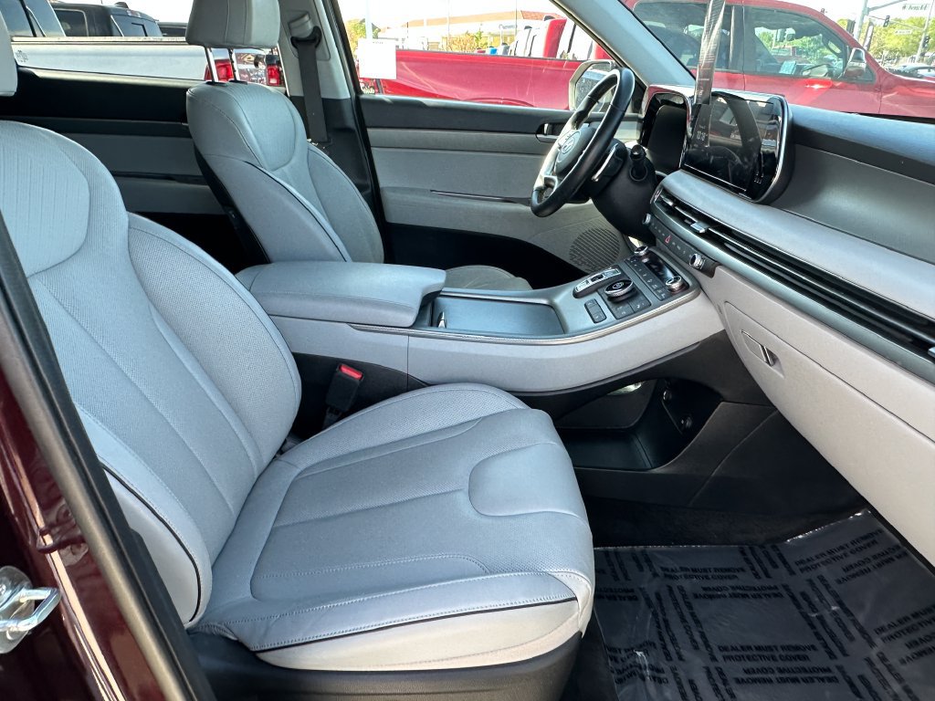 Used 2025 Hyundai Palisade SEL FWD image 16