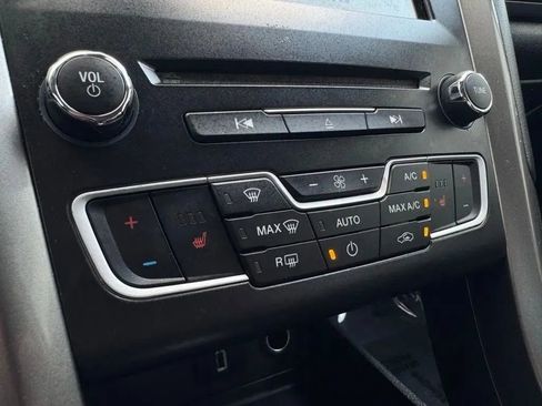 Used 2018 Ford Fusion SE w/ Equipment Group 602A FWD image 20