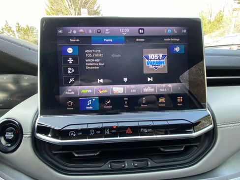 Used 2024 Jeep Compass Limited w/ Elite Group image 19