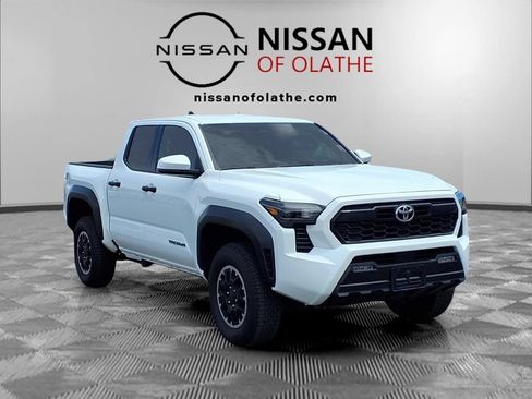 Used 2025 Toyota Tacoma TRD Off-Road AWD/4WD image 30