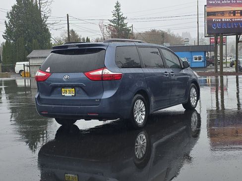 Used 2015 Toyota Sienna XLE w/ XLE Navigation Package image 6