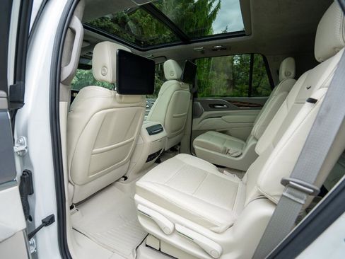 Used 2024 Cadillac Escalade Sport Platinum w/ LPO, ONYX Package AWD/4WD image 24