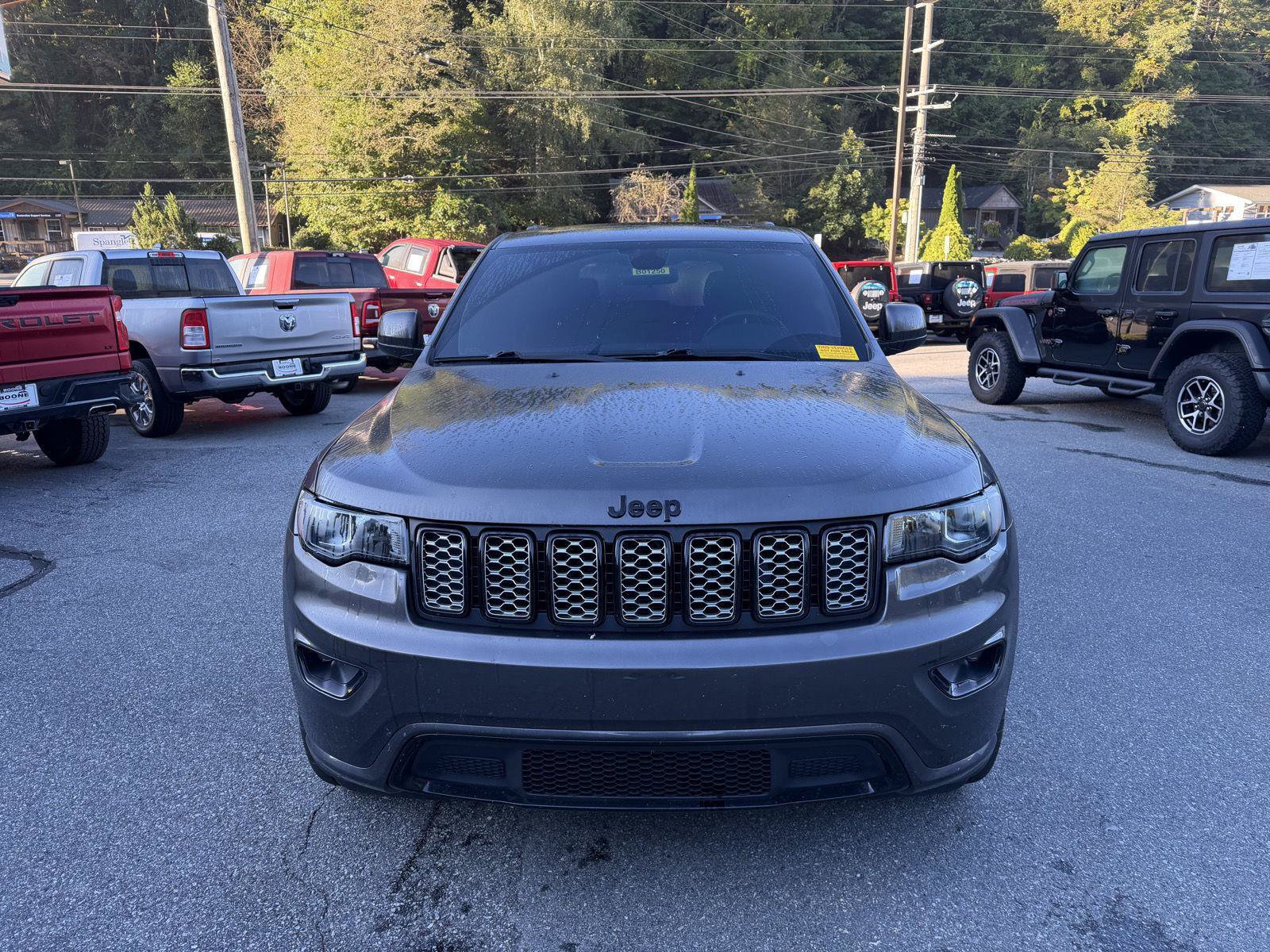 Used 2021 Jeep Grand Cherokee Laredo X AWD/4WD image 3