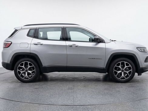 Used 2025 Jeep Compass Limited AWD/4WD image 11