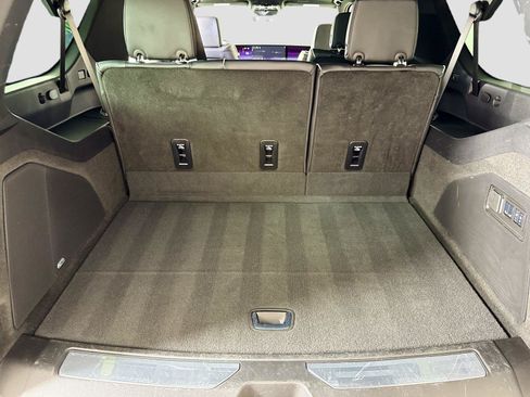 Used 2025 Cadillac Escalade ESV Premium Luxury AWD/4WD image 27