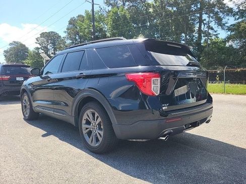 Used 2021 Ford Explorer XLT w/ Equipment Group 202A RWD image 3