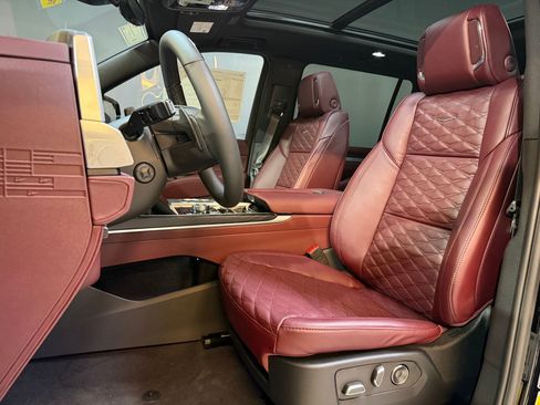 New 2026 Cadillac Escalade ESV Sport w/ LPO, ONYX Package image 4